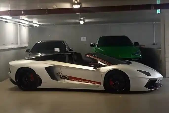 MKAA Autoankauf Luxemburg - Showroom mit Fahrzeugen