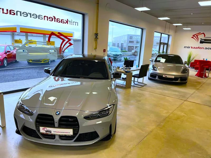 MKAA Filiale Roost - BMW M3 und Porsche im Showroom Luxemburg