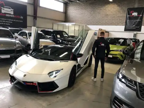 Kundenbesuch bei Lamborghini im Showroom Bertrange
